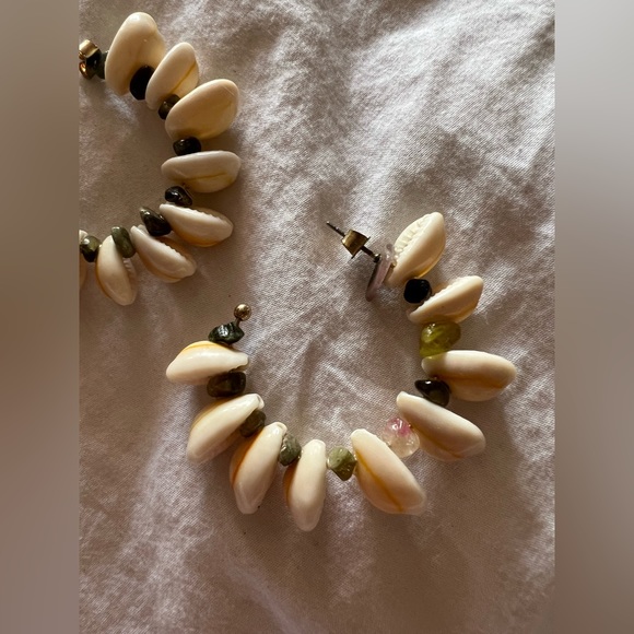 ✨SALE✨Zara shell hoop earrings ✨SALE✨ - Picture 6 of 7